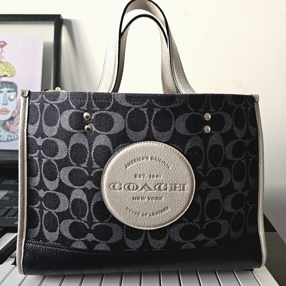 Coach Dempsey caryall bag